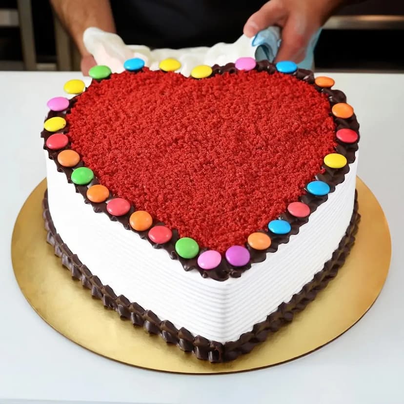 1 Kg Red Velvet Gems Cake