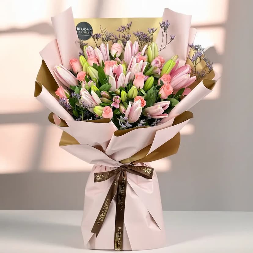 7 pink lilies and 15 peach roses bouquet