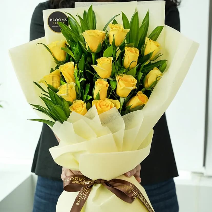 15 yellow roses bouquet