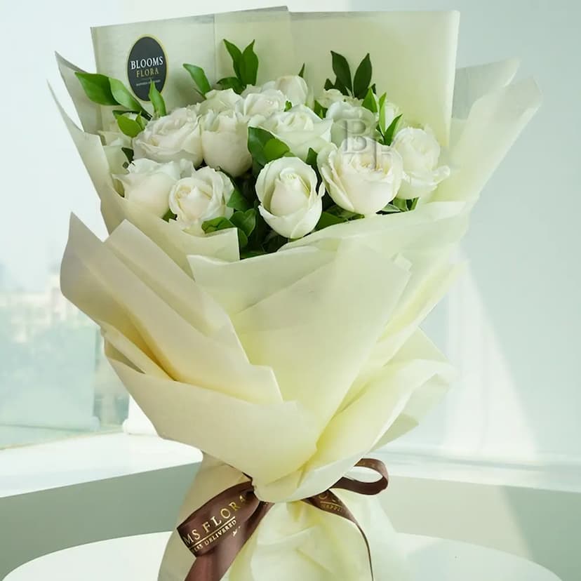 15 white roses bouquet