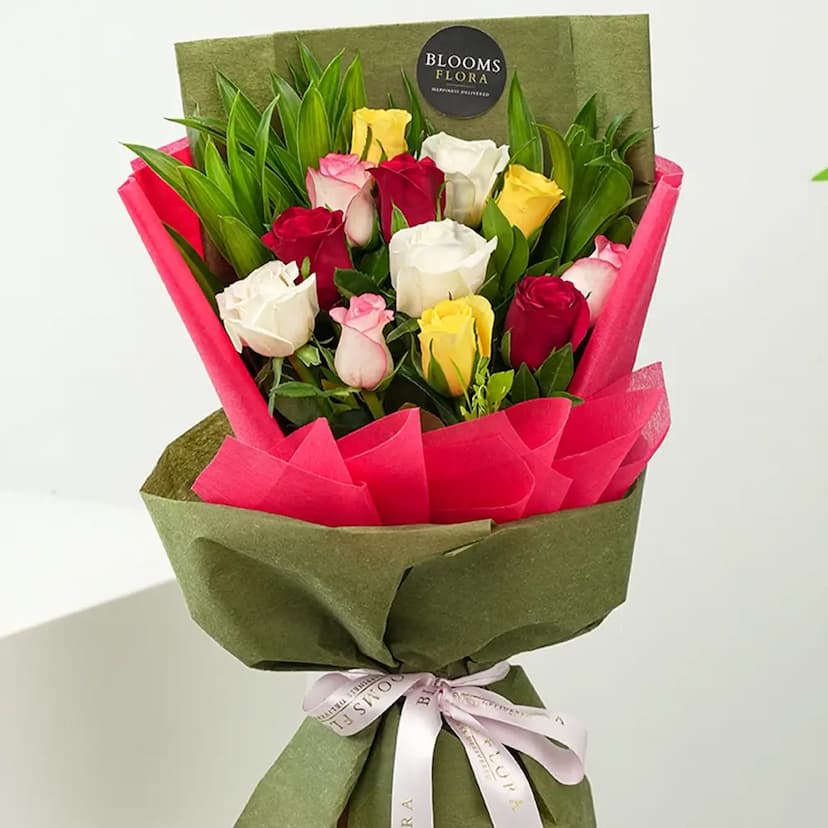 12 mixed roses bouquet