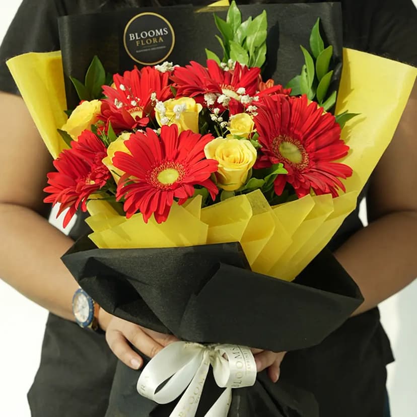 10 yellow roses and 5 red gerberas bouquet