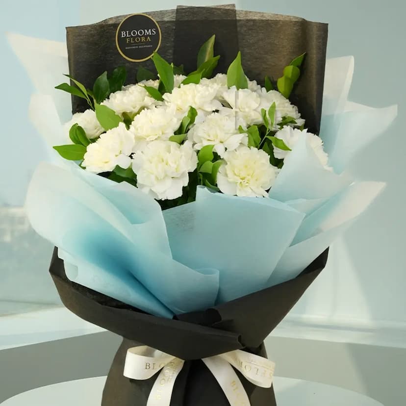 bouquet of 15 white carnations