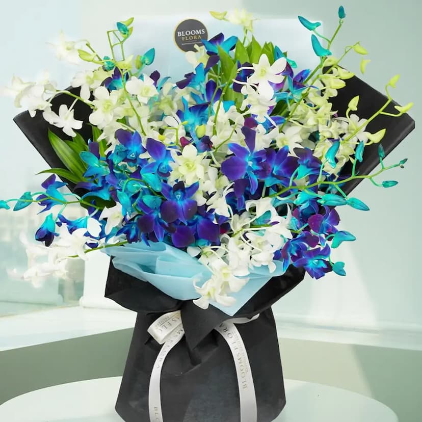 10 blue and white orchids bouquet