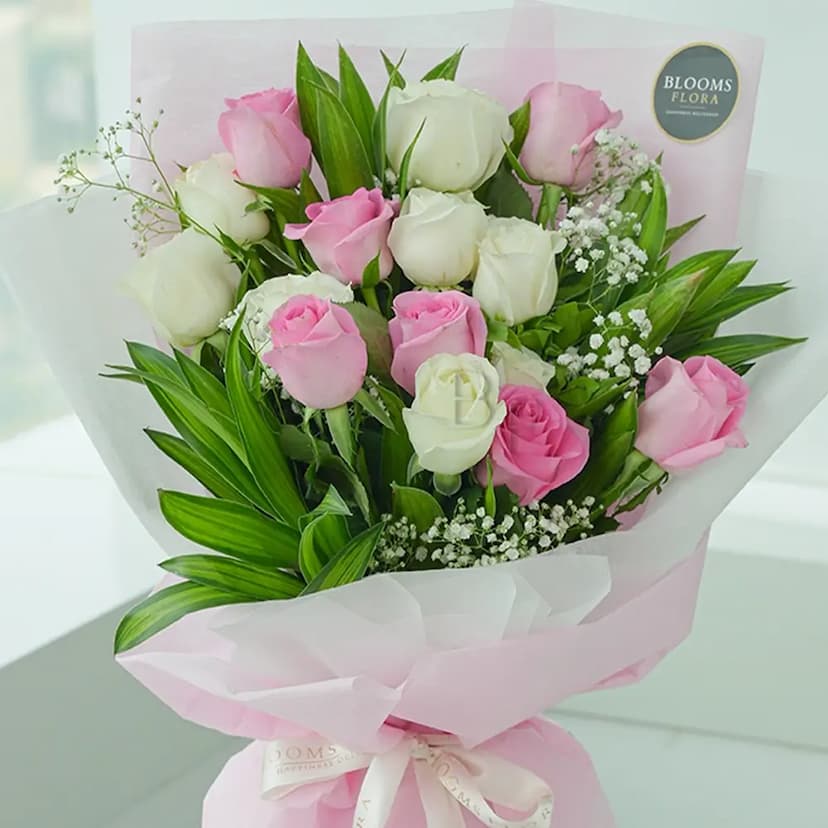 Bouquet of 7 pink roses and 8 white roses