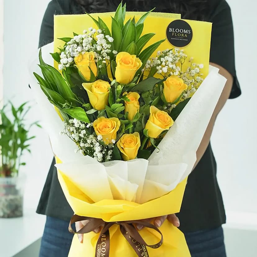 Bouquet of 8 yellow roses